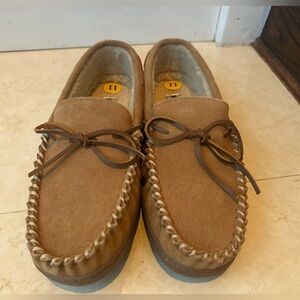 Minnetonka Tyson Traditional Trapper slipper. Mens size 11. New in box !